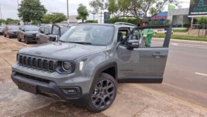 Jeep Renegade T270 Flex 4x4 aparece em desembarque nas revendas 