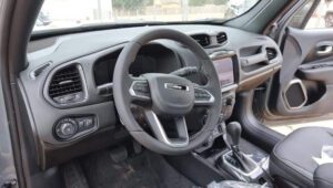 Jeep Renegade T270 Flex 4x4 aparece em desembarque nas revendas 