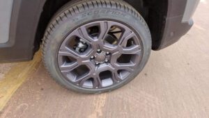 Jeep Renegade T270 Flex 4x4 aparece em desembarque nas revendas 