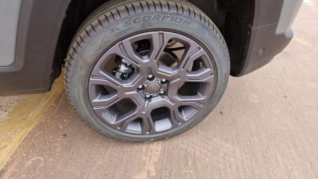 Jeep Renegade T270 Flex 4x4 aparece em desembarque nas revendas 