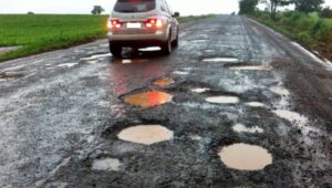 rodovias esburacadas brasil