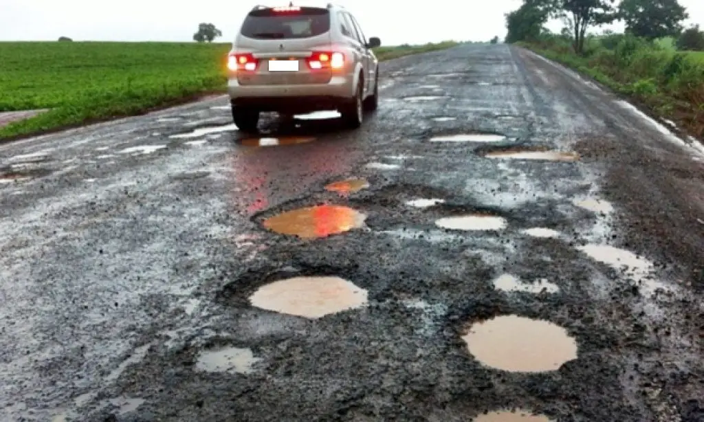 rodovias esburacadas brasil