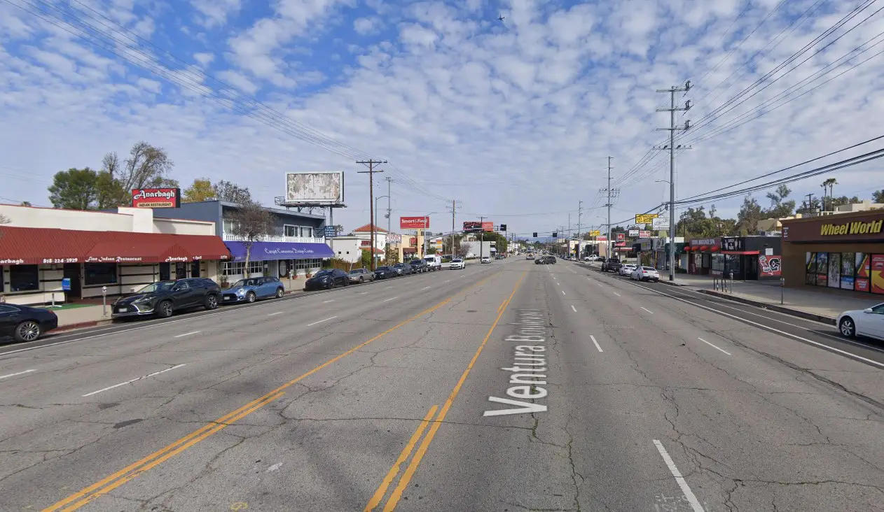 De ré: Motoristas de Los Angeles não sabem estacionar em novas vagas