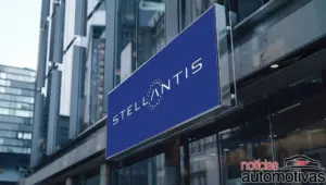 stellantis logo (1)