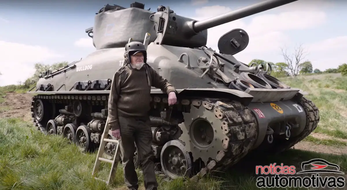 Veterano de 98 anos usa tanque da Segunda Guerra para esmagar um carro da Tesla em protesto contra Elon Musk