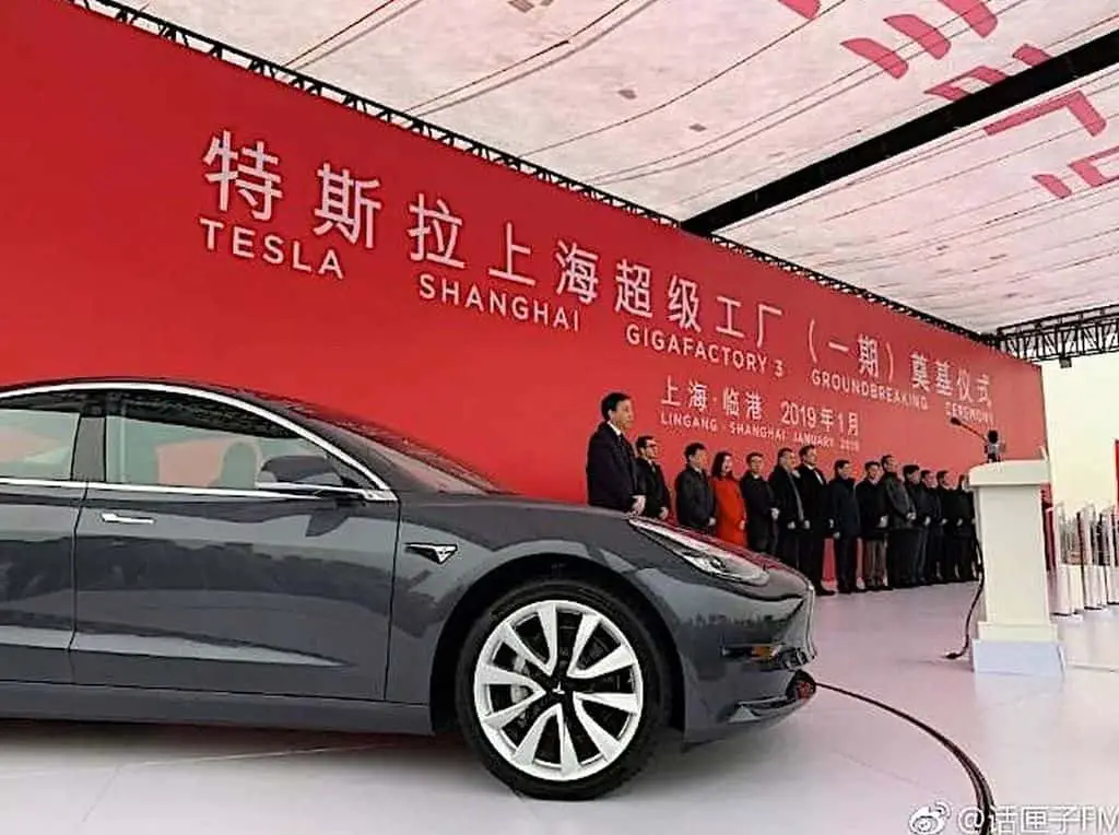Tesla chama atenção por protesto em Xangai e Pequim se manifesta 
