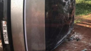 tesla cybertruck capota uganda (3)