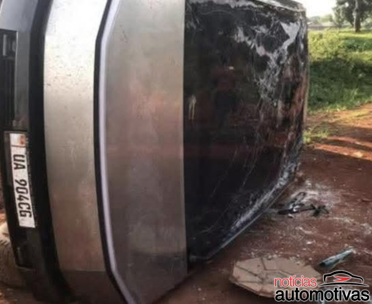Única Tesla Cybertruck de Uganda capota durante test drive e não existe ninguém no país que a possa consertar