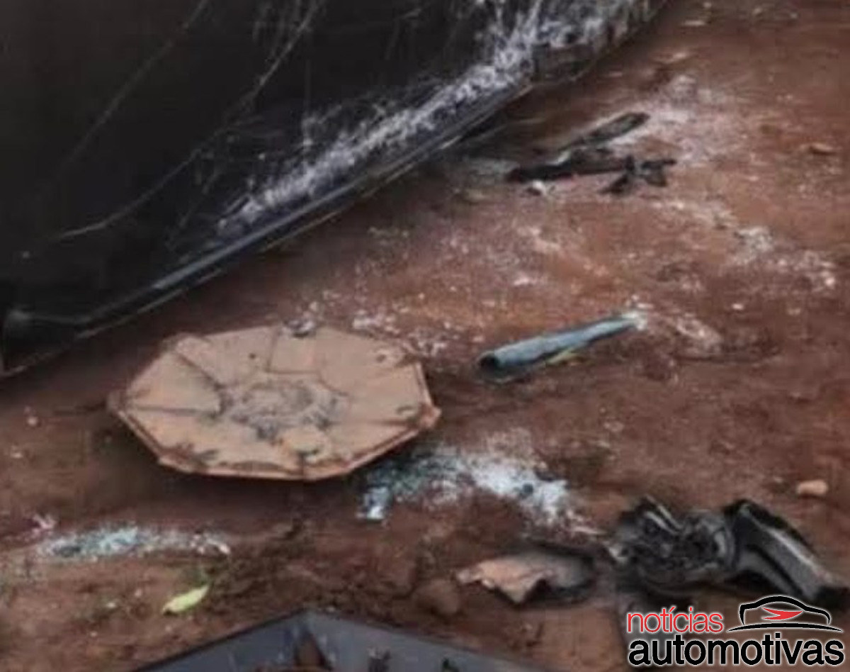 tesla cybertruck capota uganda (4)