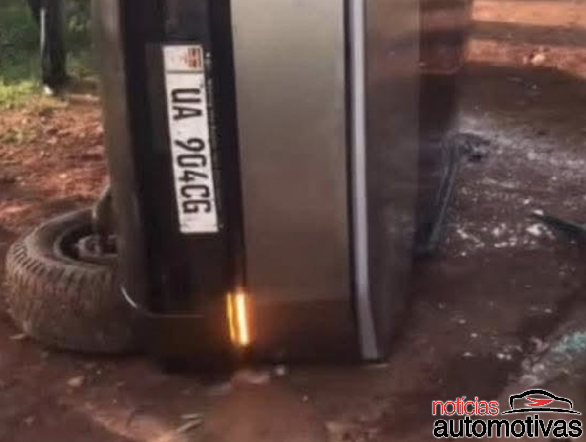 tesla cybertruck capota uganda (5)