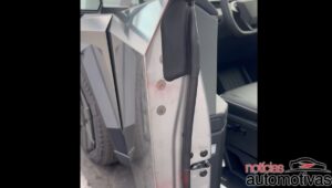 tesla cybertruck tinta vermelha (1)