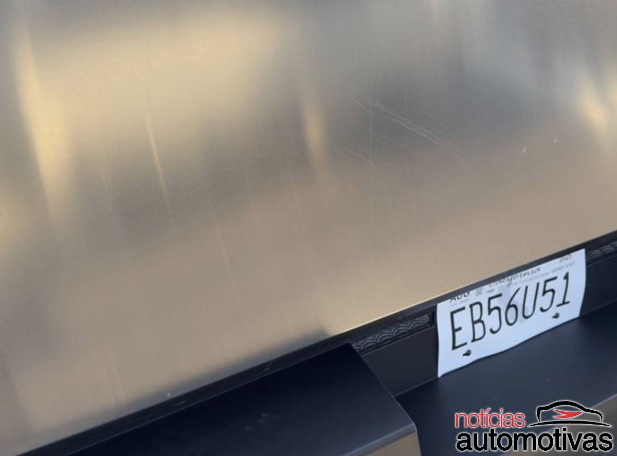 tesla cybertruck tinta vermelha (3)