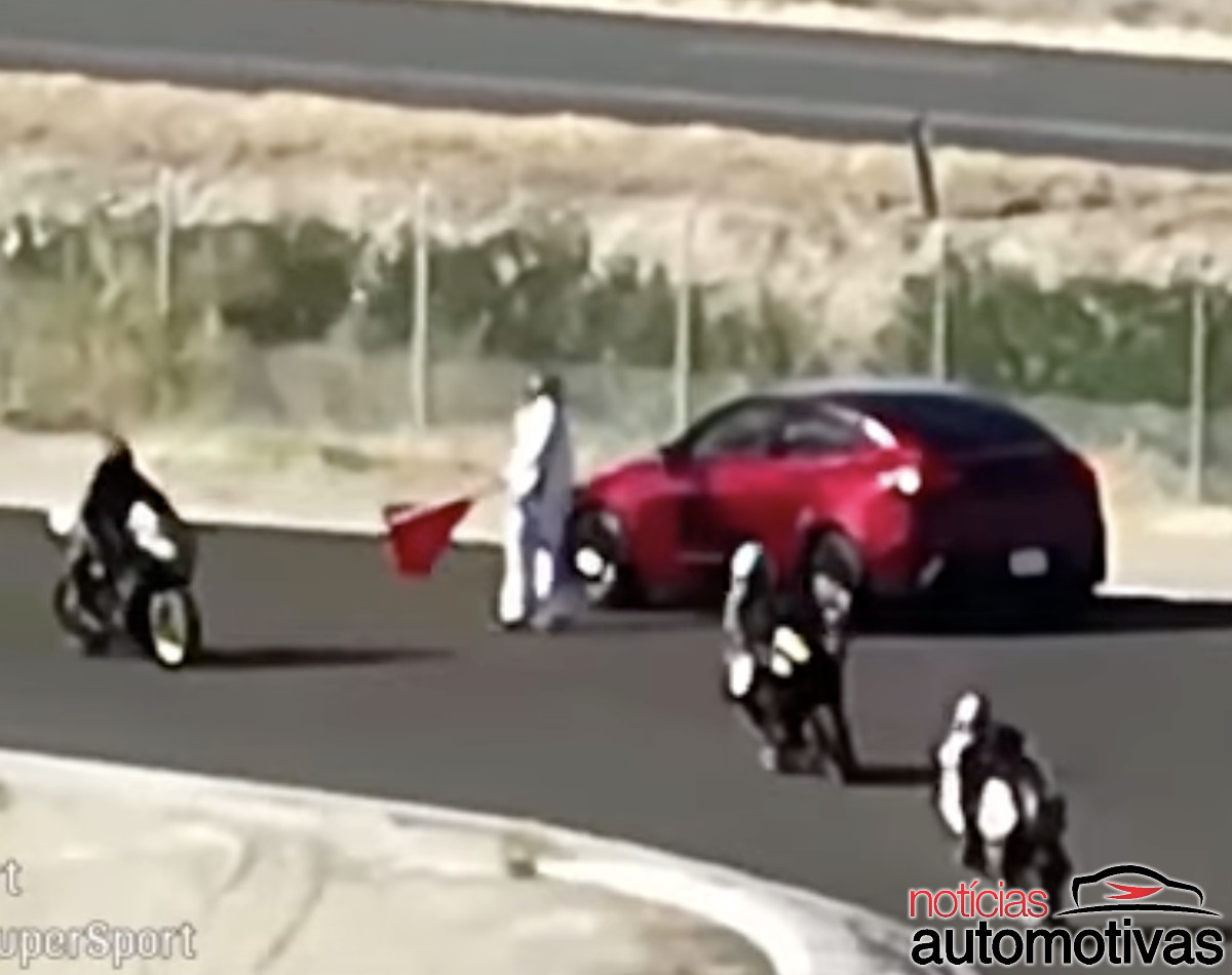 tesla invade corrida motos (1) tesla invade corrida motos (1)