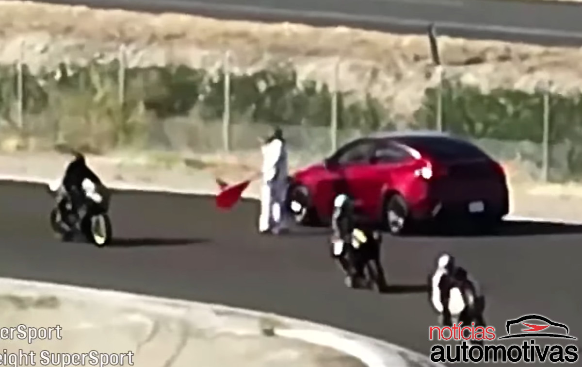 tesla invade corrida motos (3) tesla invade corrida motos (3)
