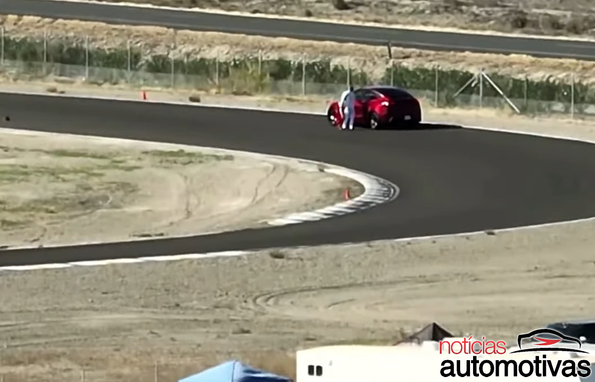 tesla invade corrida motos (4) tesla invade corrida motos (4)