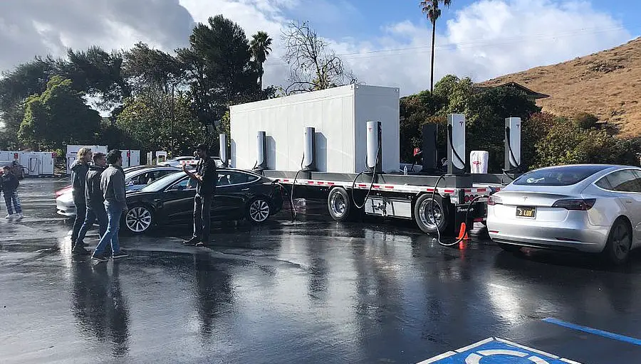 tesla mobile suprcharger 1