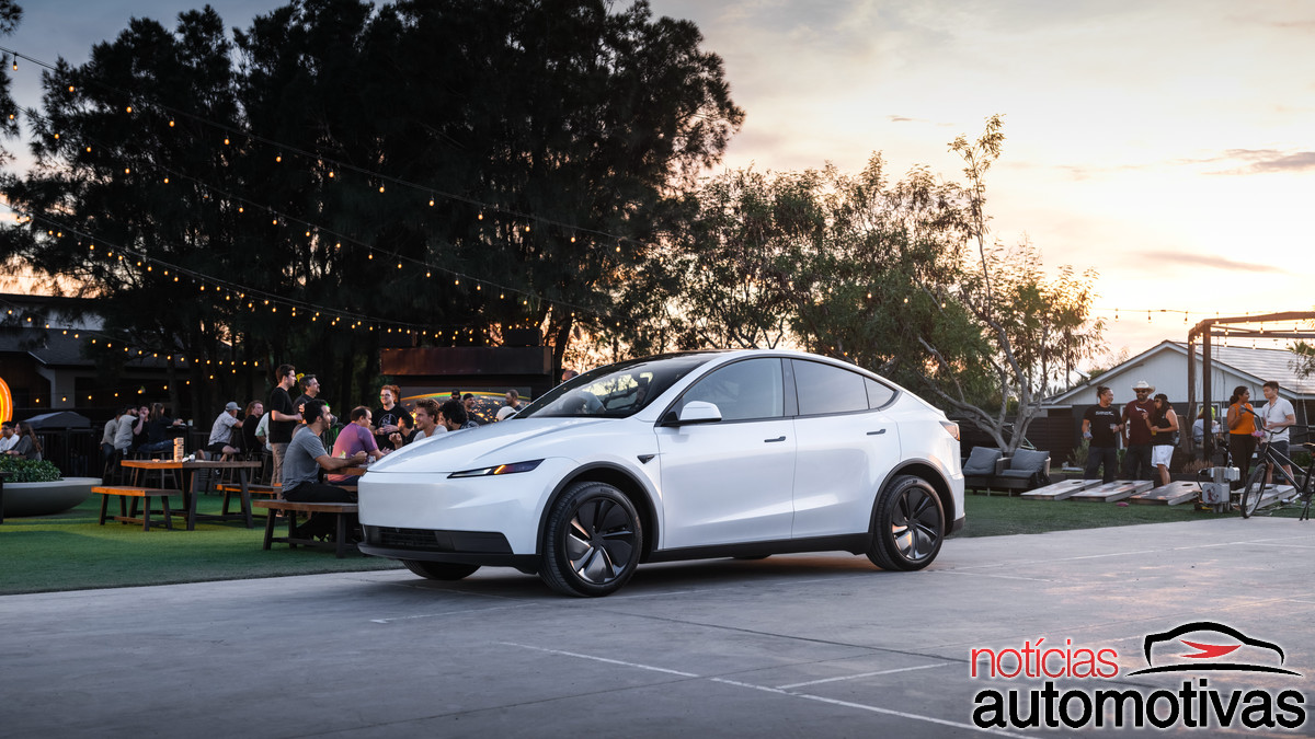 tesla model y standard (8) tesla model y standard (8)