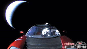 tesla roadster space 1