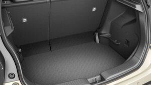 Novo Toyota Aqua mantém japonesa nos haches híbridos em casa 