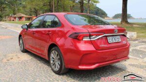 toyota corolla altis hybrid avaliação na 15