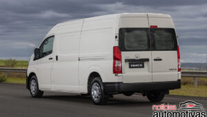 toyota hiace furgão 6