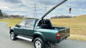 toyota hilux 1995 com guindaste de fabrica (1)