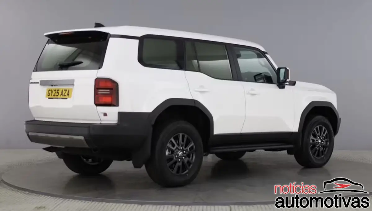 toyota land cruiser comercial (1)