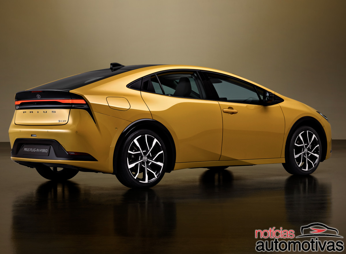 toyota prius 2023 (6)