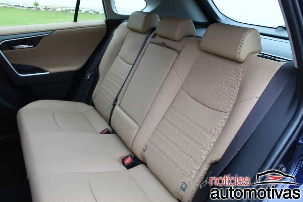 Toyota RAV4 SX Hybrid 2020 tem consumo baixo e muito conforto 