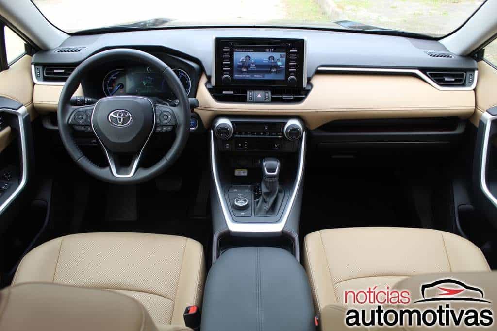 Toyota RAV4 SX Hybrid 2020 tem consumo baixo e muito conforto 
