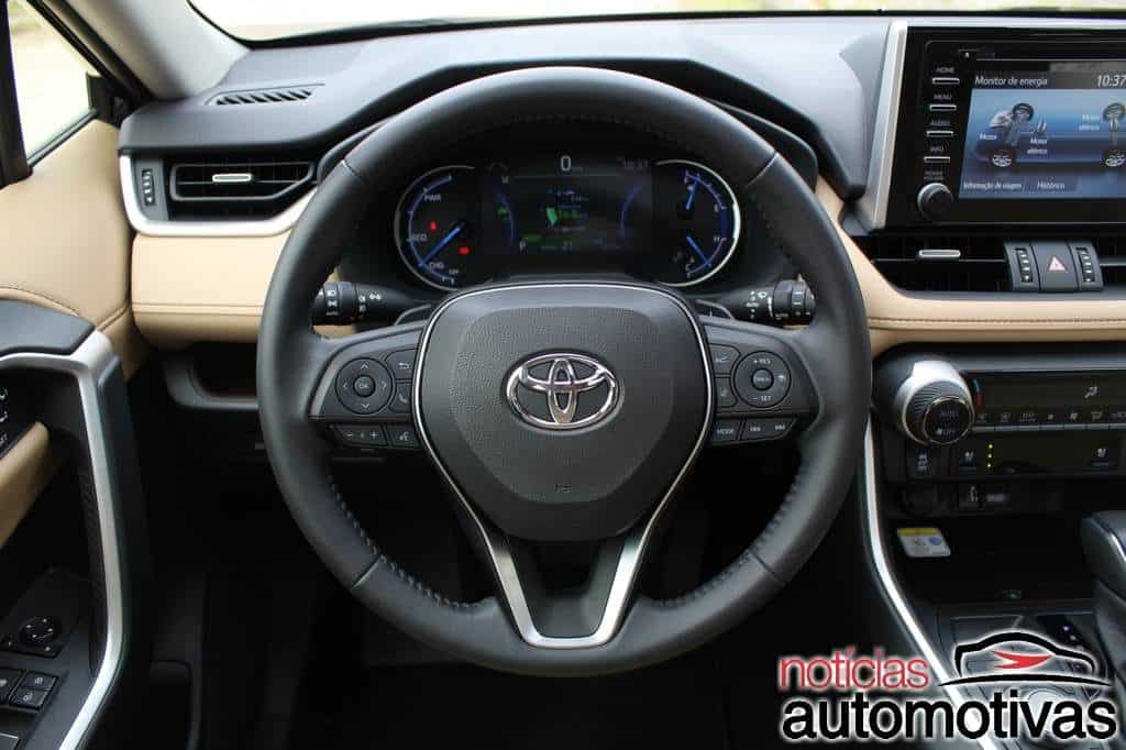 Toyota RAV4 SX Hybrid 2020 tem consumo baixo e muito conforto 