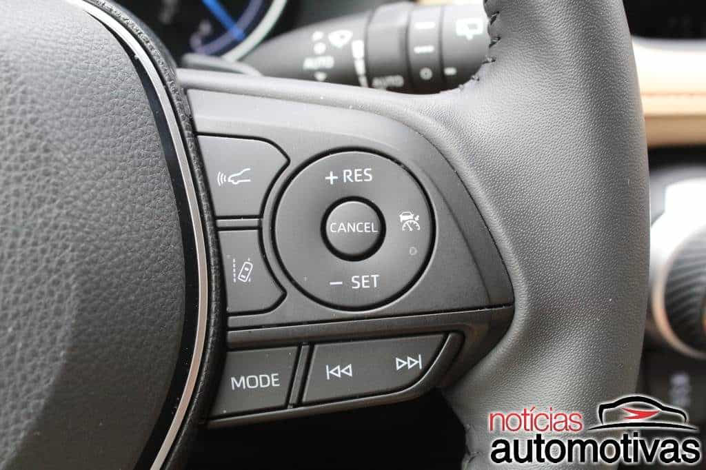 Toyota RAV4 SX Hybrid 2020 tem consumo baixo e muito conforto 