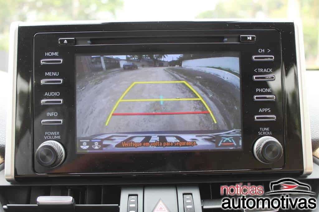 Toyota RAV4 SX Hybrid 2020 tem consumo baixo e muito conforto 