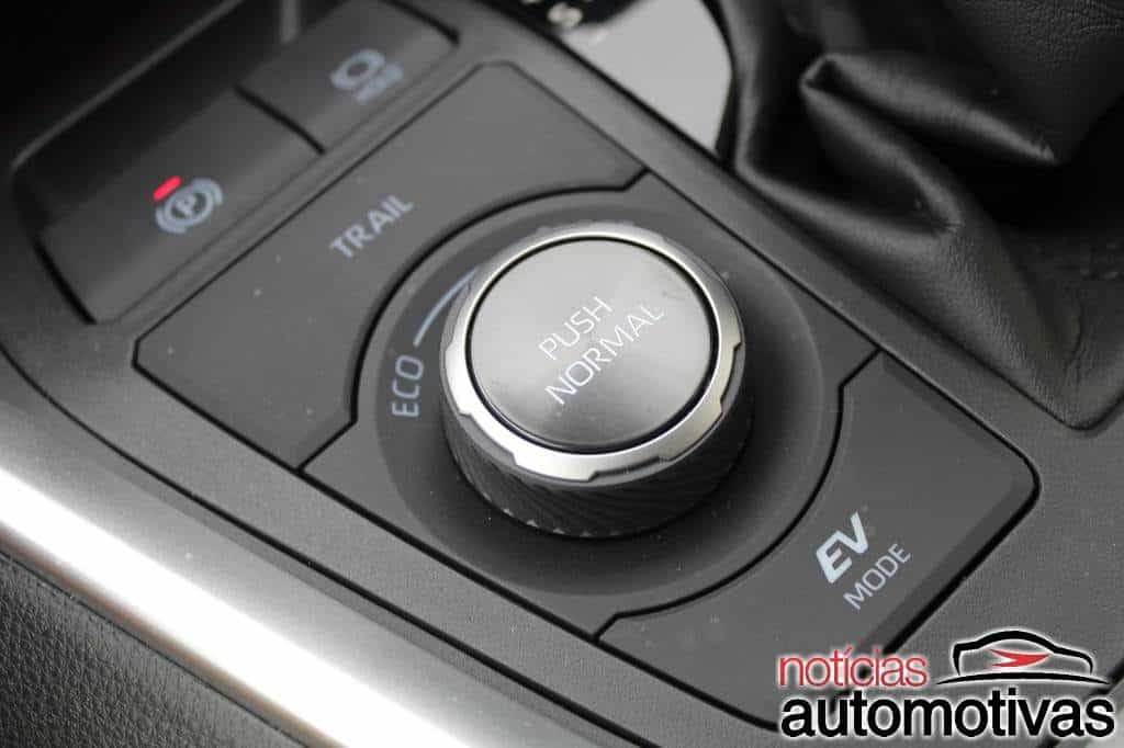 Toyota RAV4 SX Hybrid 2020 tem consumo baixo e muito conforto 
