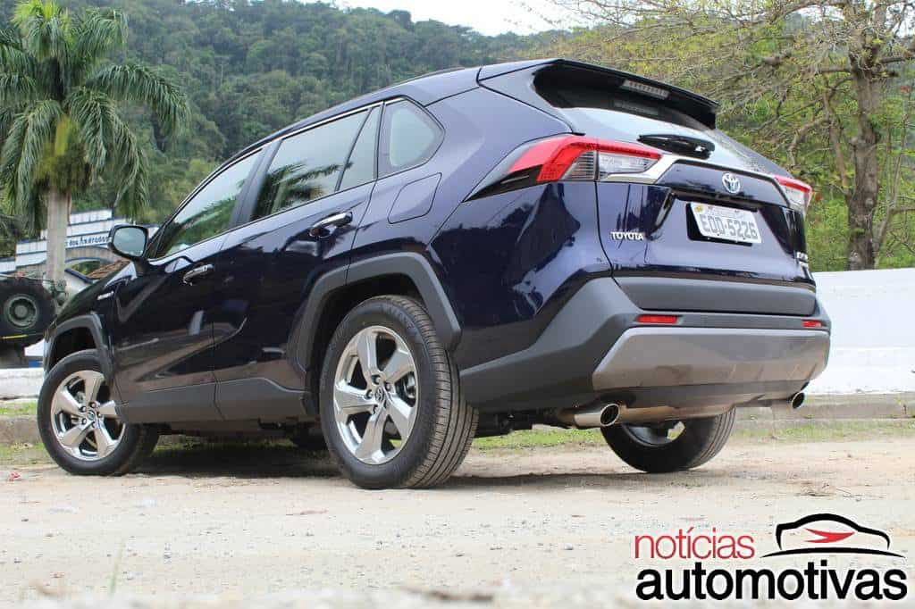 Toyota RAV4 SX Hybrid 2020 tem consumo baixo e muito conforto 