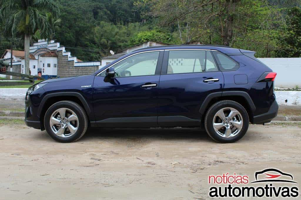 Toyota RAV4 SX Hybrid 2020 tem consumo baixo e muito conforto 