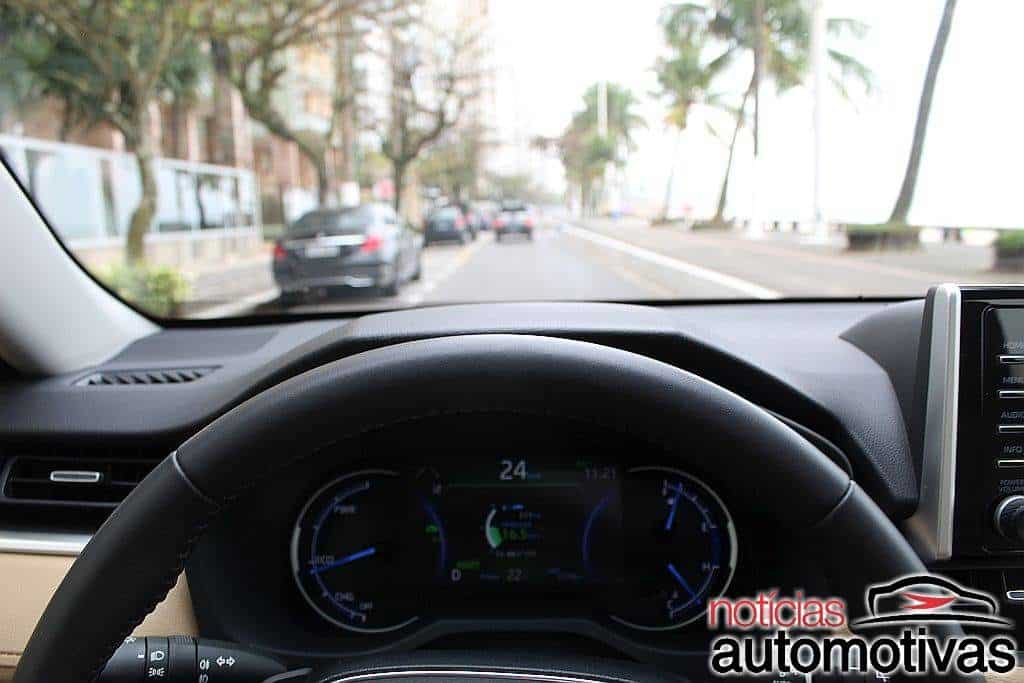 Toyota RAV4 SX Hybrid 2020 tem consumo baixo e muito conforto 