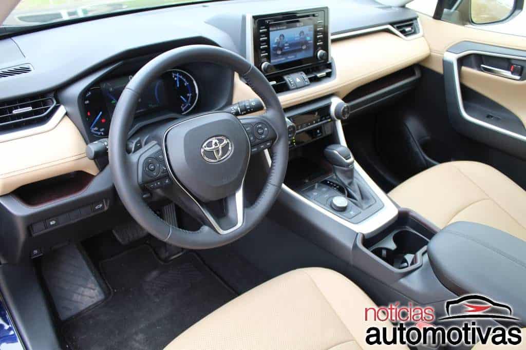 Toyota RAV4 SX Hybrid 2020 tem consumo baixo e muito conforto 