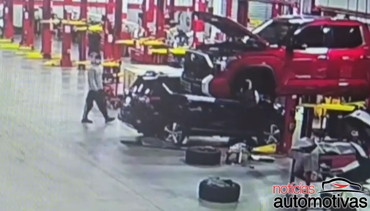 Segurança zero: Carro de cliente de concessionária Toyota é roubado da loja, pelo mesmo ladrão, duas vezes em 24 horas