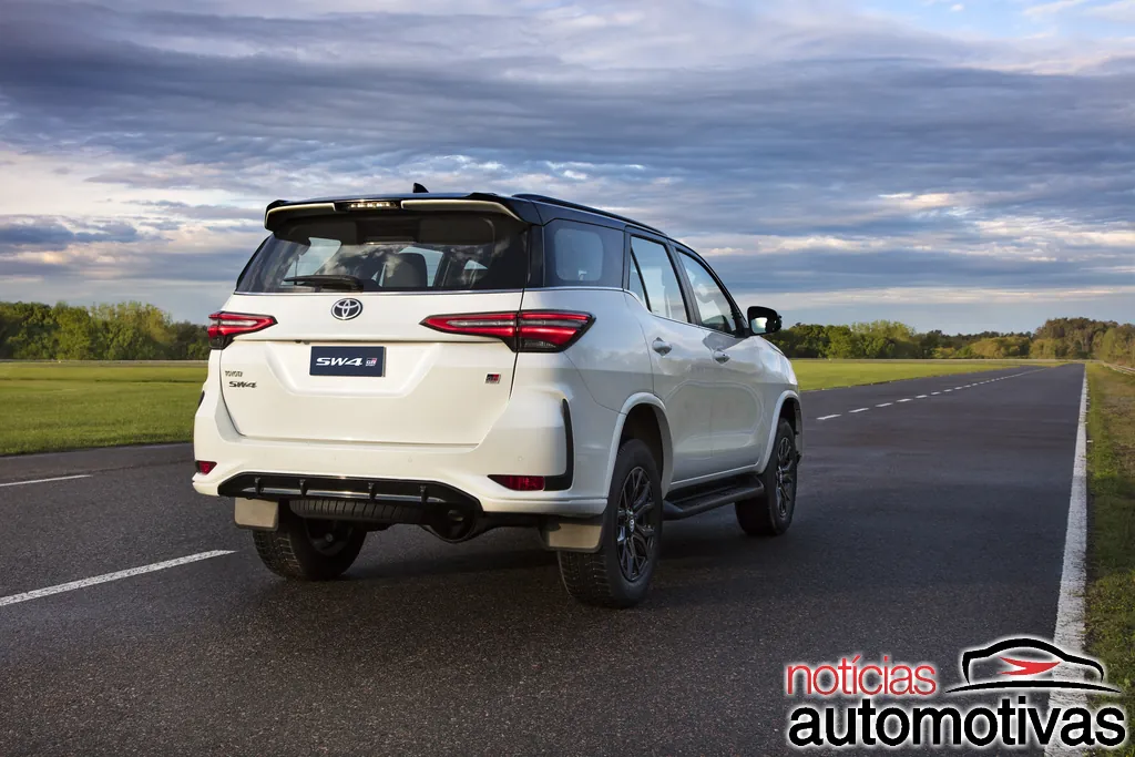 toyota-sw4-gr-s-5 Toyota SW4 GR-S chega ao Brasil a partir de R$ 415.790