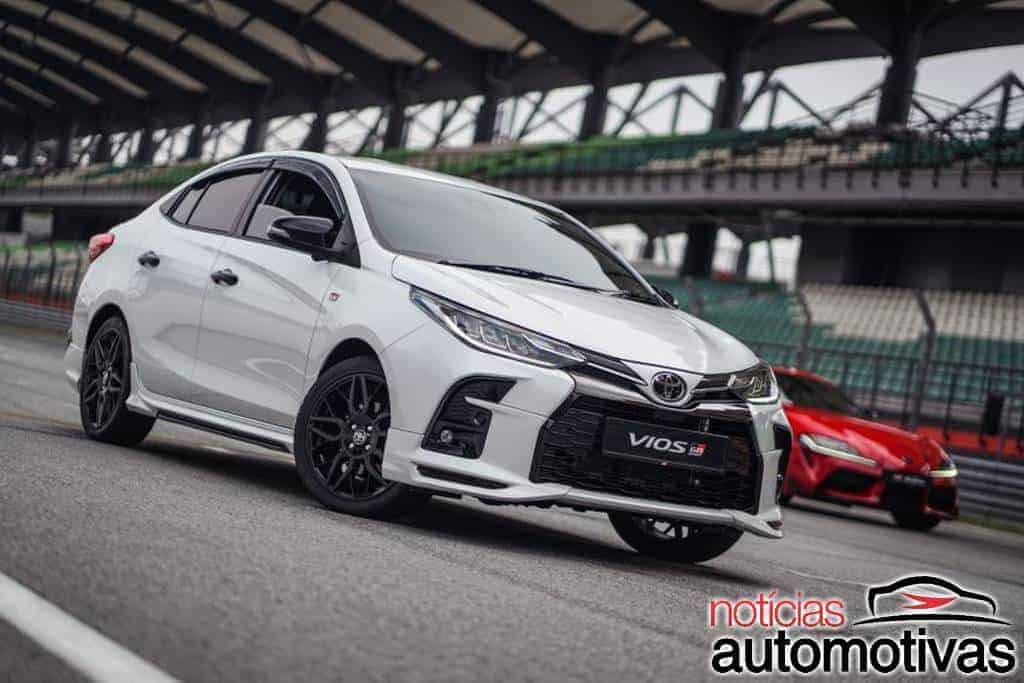 Toyota Yaris Sedan GR-S surge com visual esportivo e 10 marchas 