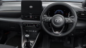 toyota yaris japan 5