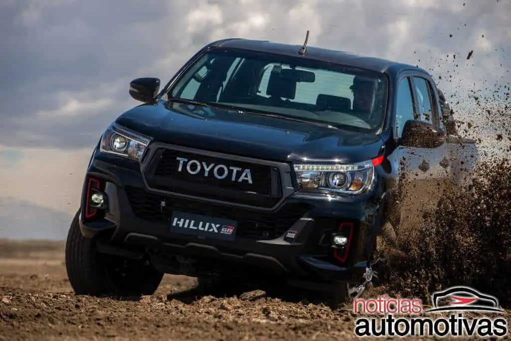 Toyota Hilux GR Sport V6 chega com gasolina em fevereiro  