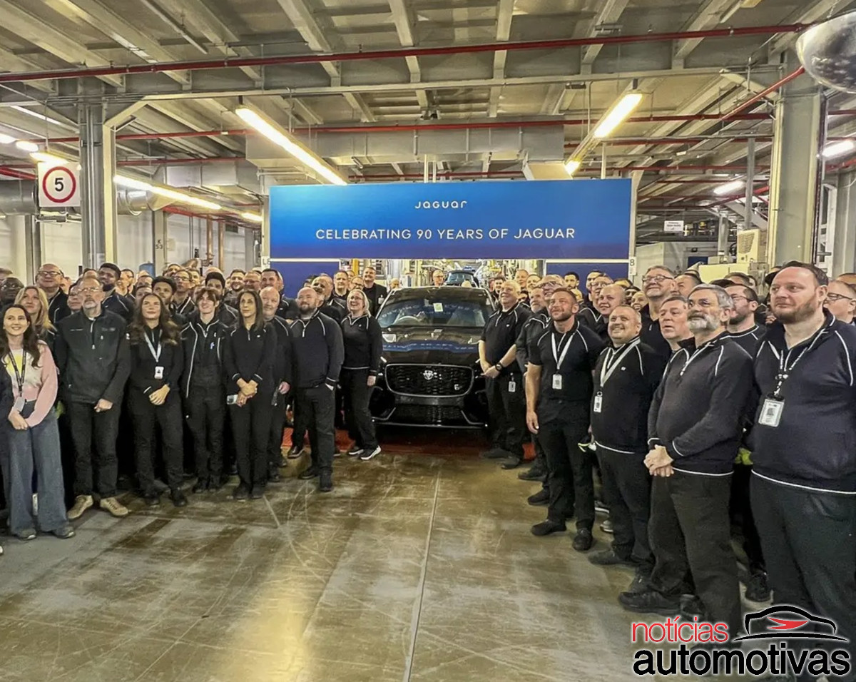 Depois de 90 anos de glória, um fim silencioso: Jaguar encerra produção de carros a combustão e aposta tudo em futuro elétrico