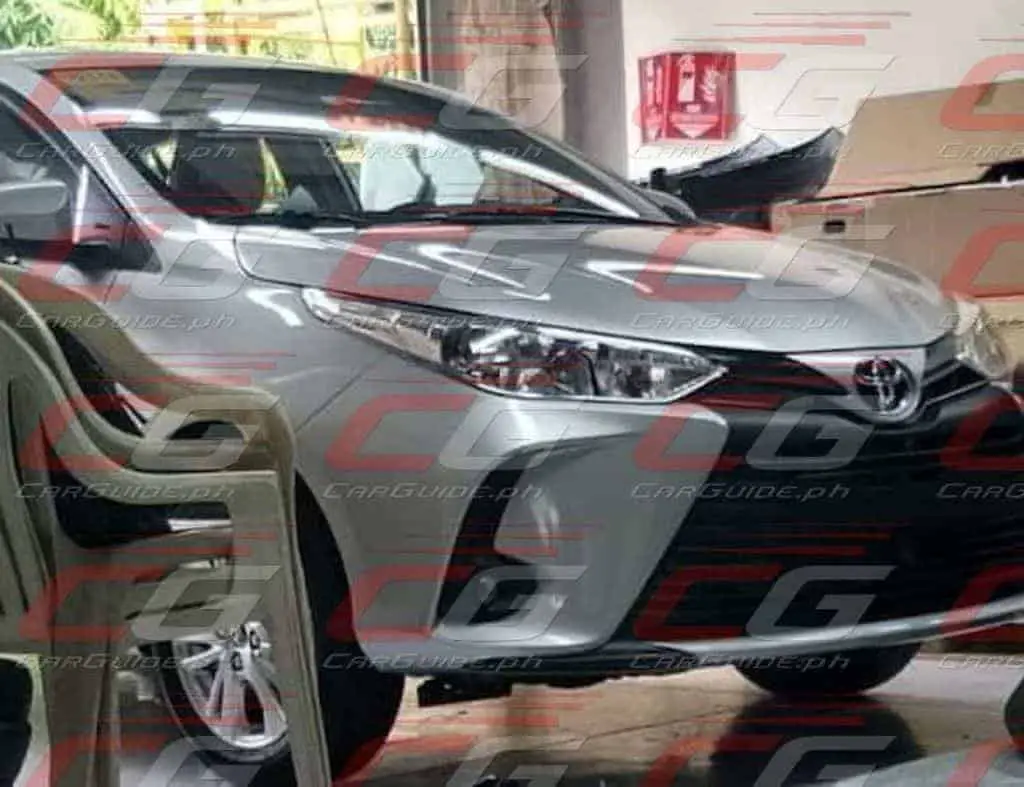 Toyota Yaris 2021 com visual atualizado é flagrado sem camuflagem 