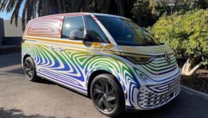 vw-id-buzz-flagra-1-1-300x170 Volkswagen ID Buzz: nova Kombi tem interior flagrado na Europa