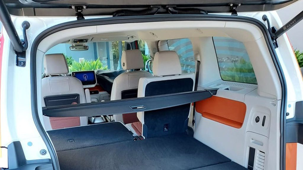 vw-id-buzz-flagra-10 Volkswagen ID Buzz: nova Kombi tem interior flagrado na Europa