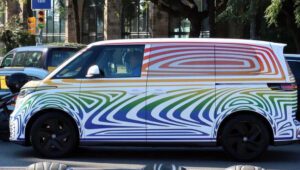 vw-id-buzz-flagra-3-300x170 Volkswagen ID Buzz: nova Kombi tem interior flagrado na Europa