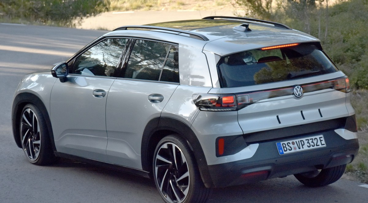 vw id cross flagra (3) vw id cross flagra (3)