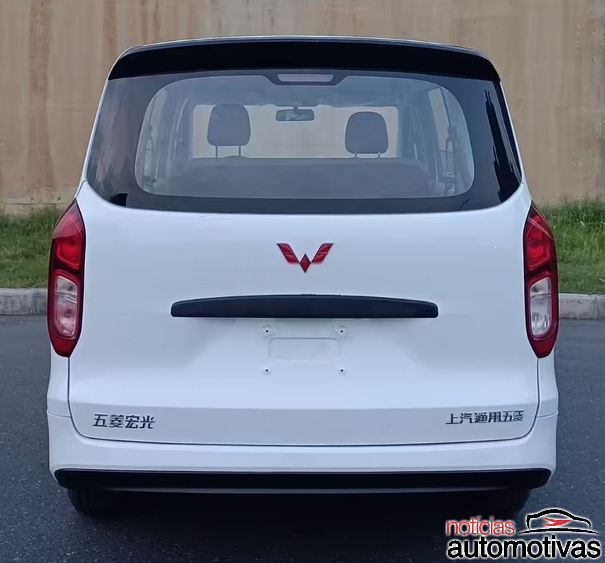 wuling minivan 2